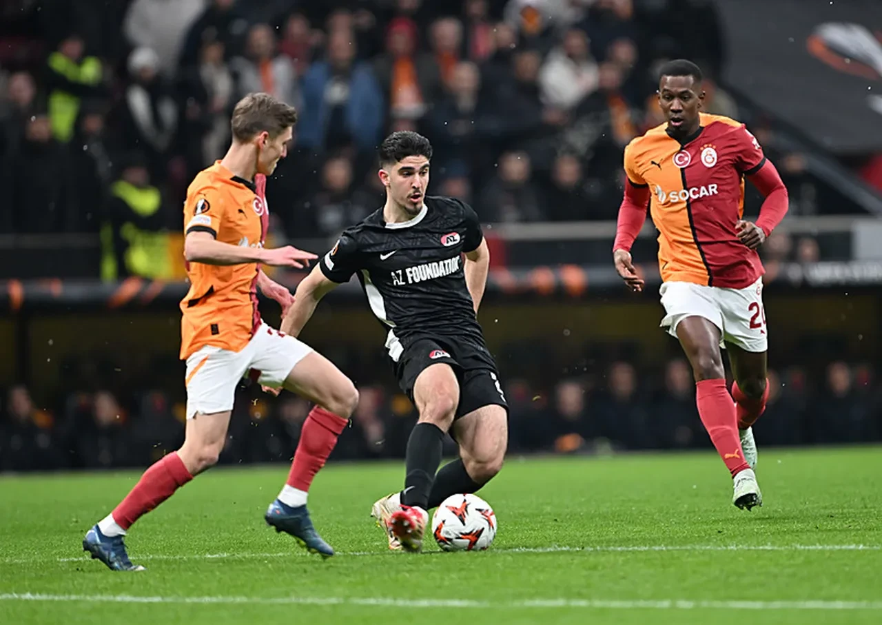 Victor Osimhen Galatasaray'da kalacak mı? Okan Buruk'tan transfer müjdesi