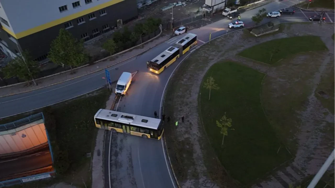 Avcılar'da faciadan dönüldü! İETT otobüsü bir başka otobüse çarptı