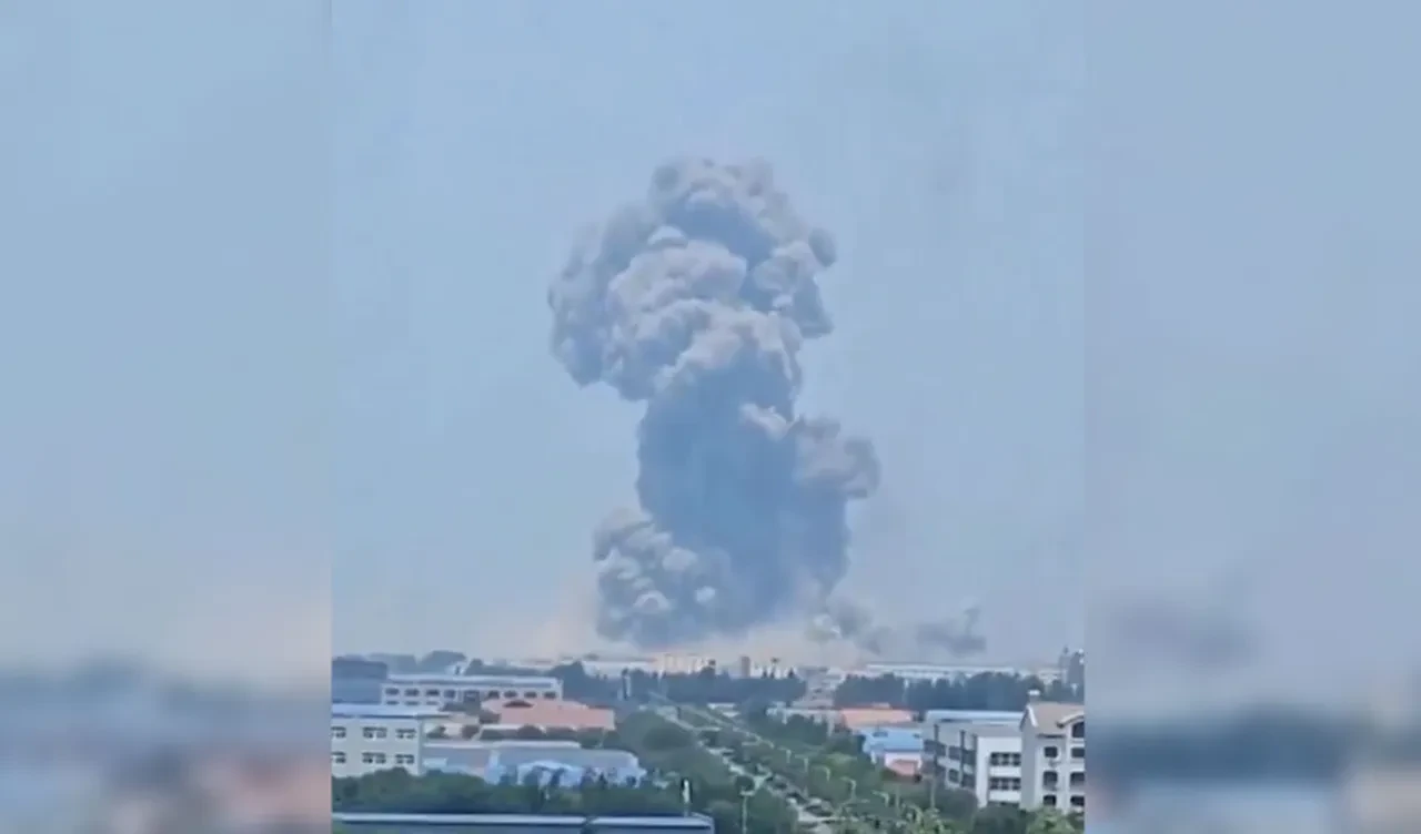Çin'de bir kimya fabrikası havaya uçtu