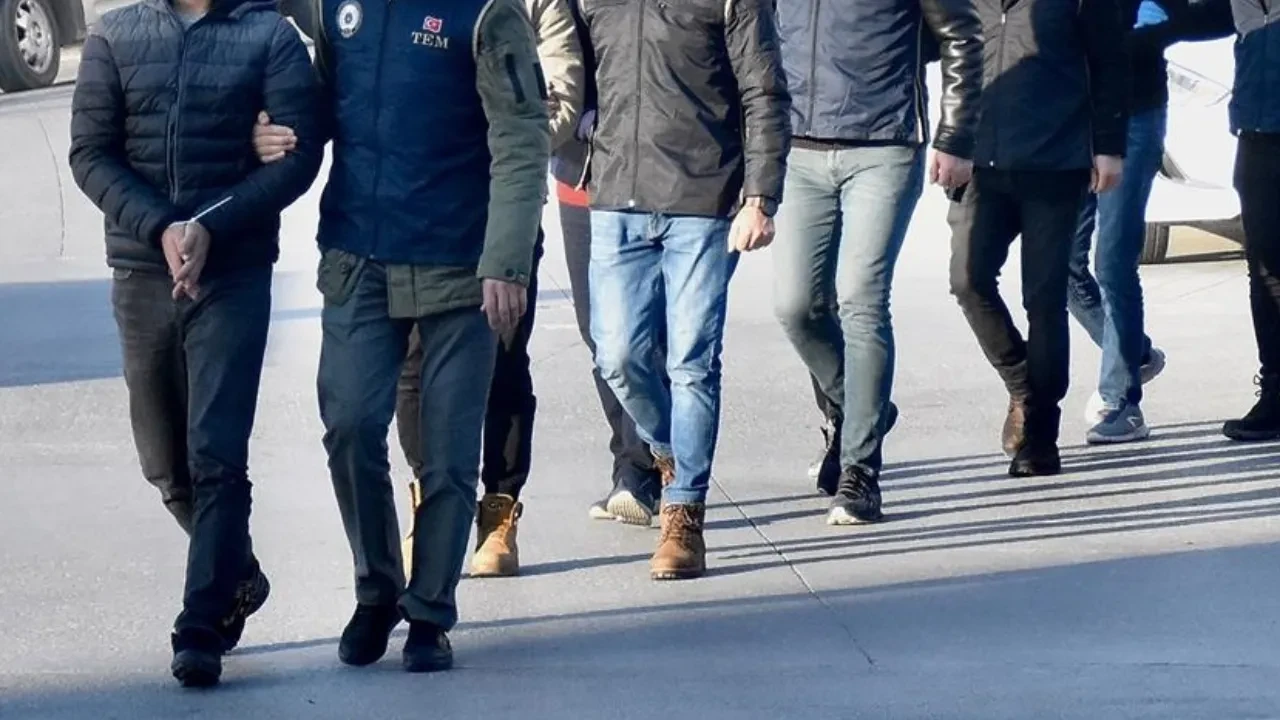FETÖ'nün öğrenci avı deşifre edildi! 6 ilde eş zamanlı operasyon: Gözaltılar var
