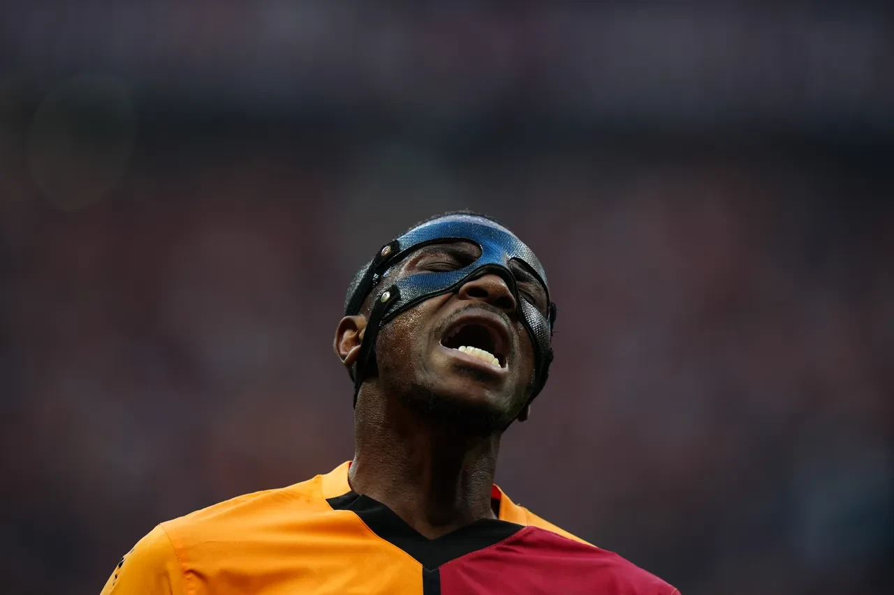Galatasaray taraftarına Osimhen şoku! Yeni takımı formasını satışa çıkardı