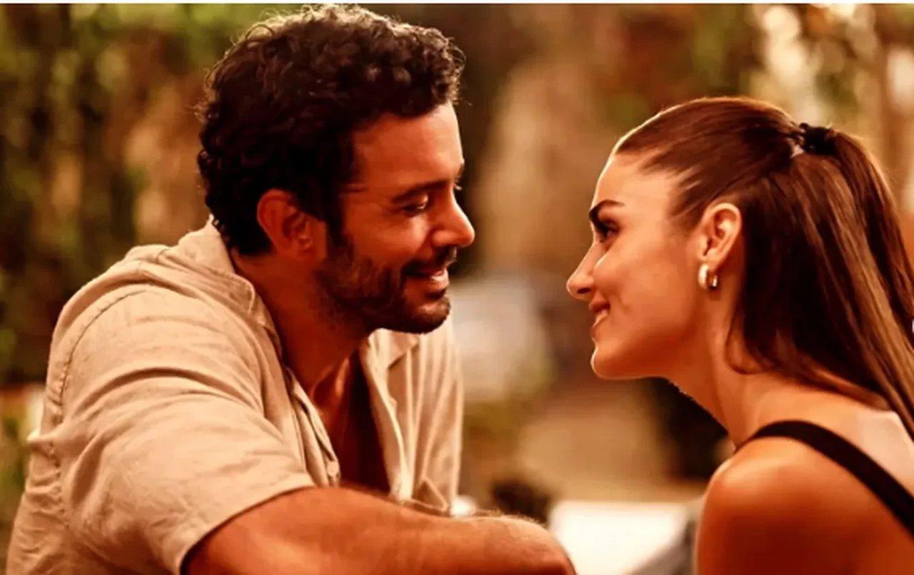 Hande Erçel ile Barış Arduç üçüncü kez partner oldu!