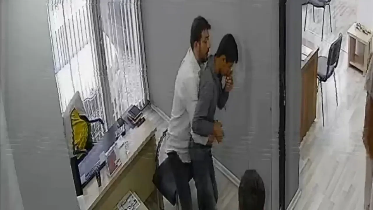 Heimlich manevrası yine hayat kurtardı! O anlar kamerada