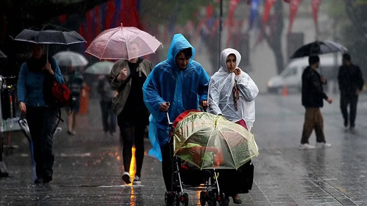 İstanbul için kuvvetli sağanak saati verildi! Güneşe aldanmayın: Çok kuvvetli geliyor