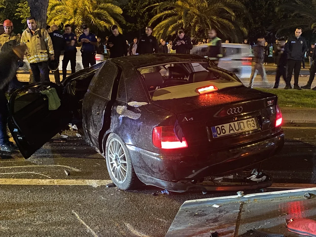 Kartal’da feci kaza: Refüj ağaçlarını biçip karşı şeride uçtu!