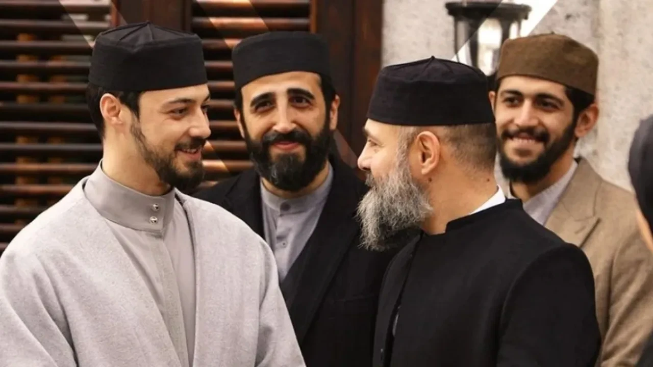 Kızıl Goncalar ekibi buluştu! Gözler iki ismi aradı 