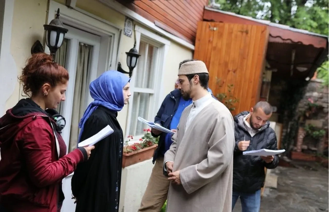 Kızıl Goncalar ekibi buluştu! Gözler iki ismi aradı