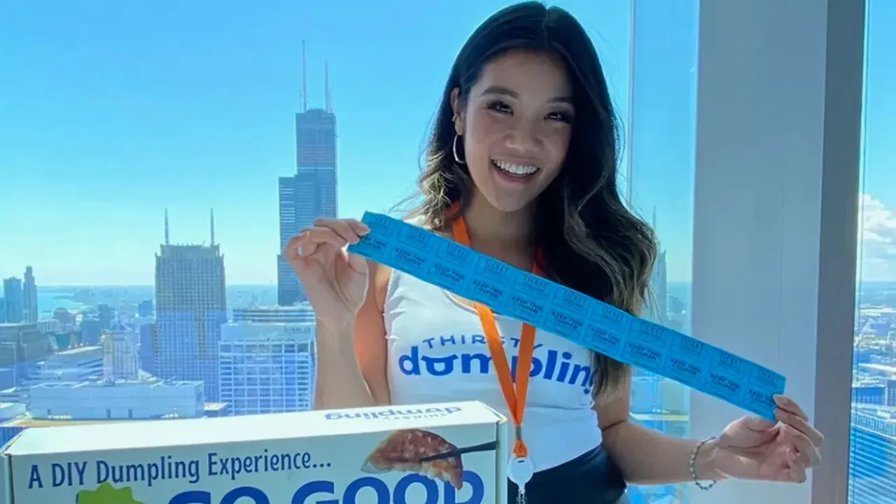 Köfte ve mantı yaparak zengin oluyor! Saatte kazandığı para dudak uçuklattı