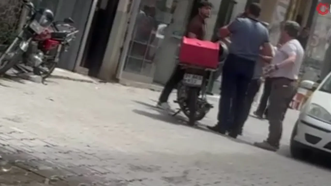 Kurye ile vatandaş arasında tabureli kavga! 