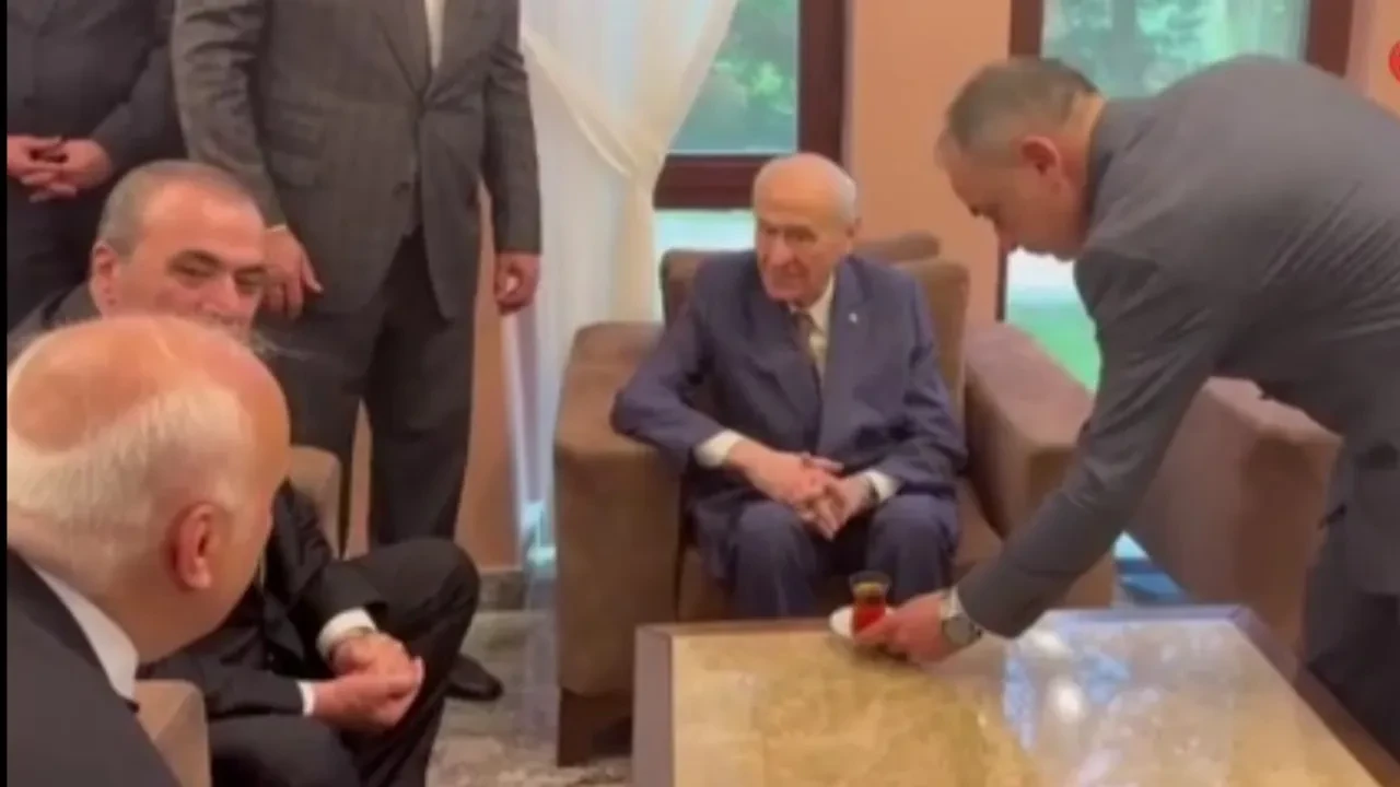 MHP lideri Bahçeli, partililerle sohbet etti
