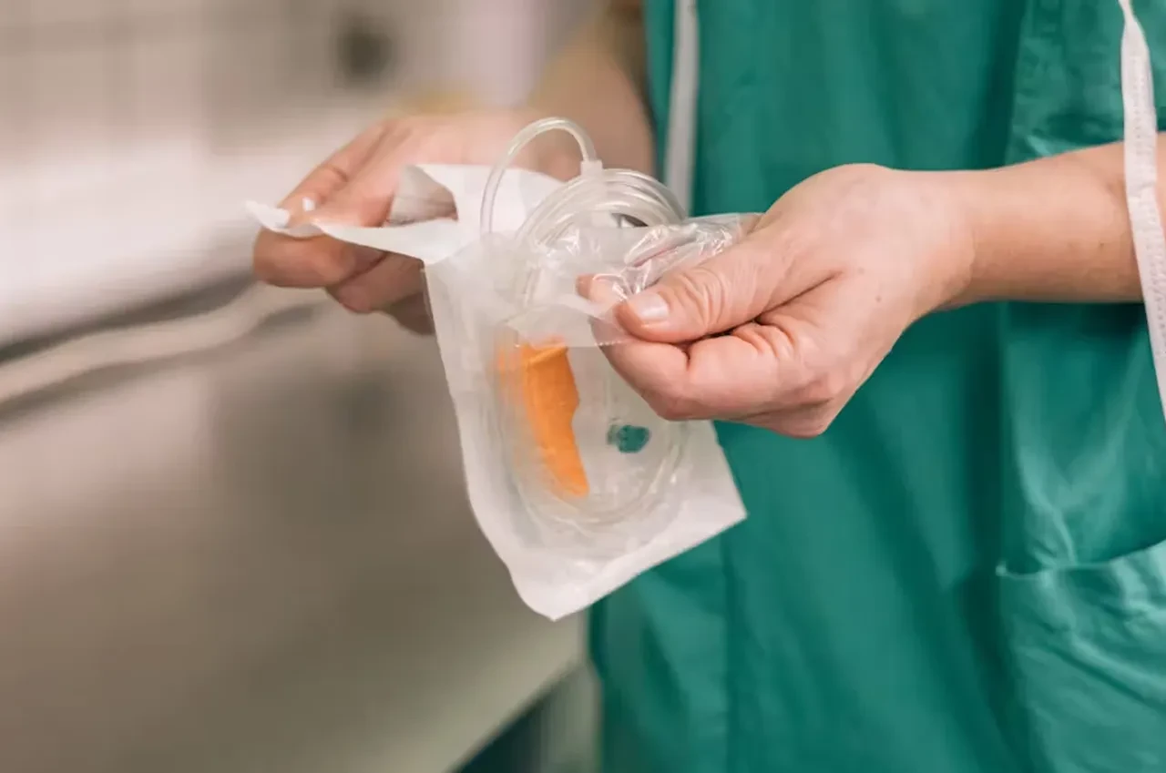 Sağlık sektöründe panik! Hastane cihazlarını yiyen bakteri kabusu!