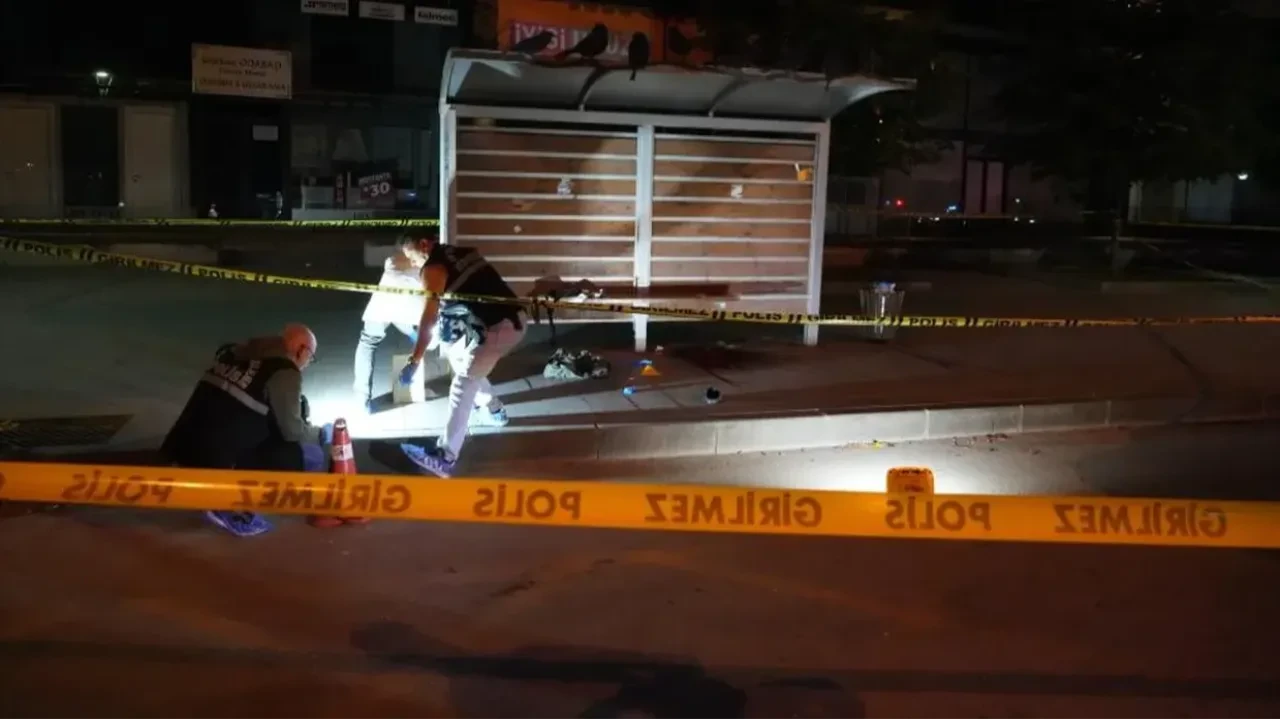 Samsun'da korkunç olay! Emekli polis otobüs durağında kendini vurdu