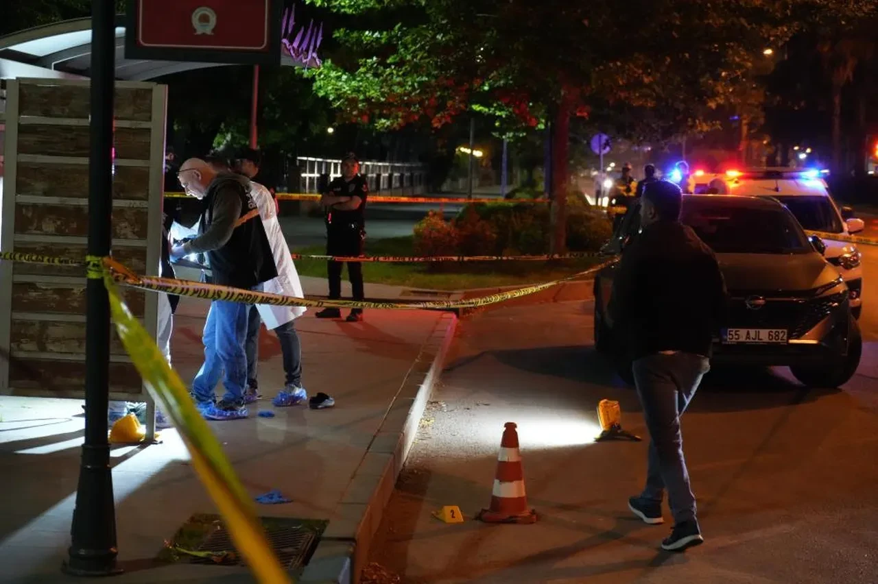 Samsun'da korkunç olay! Emekli polis otobüs durağında kendini vurdu