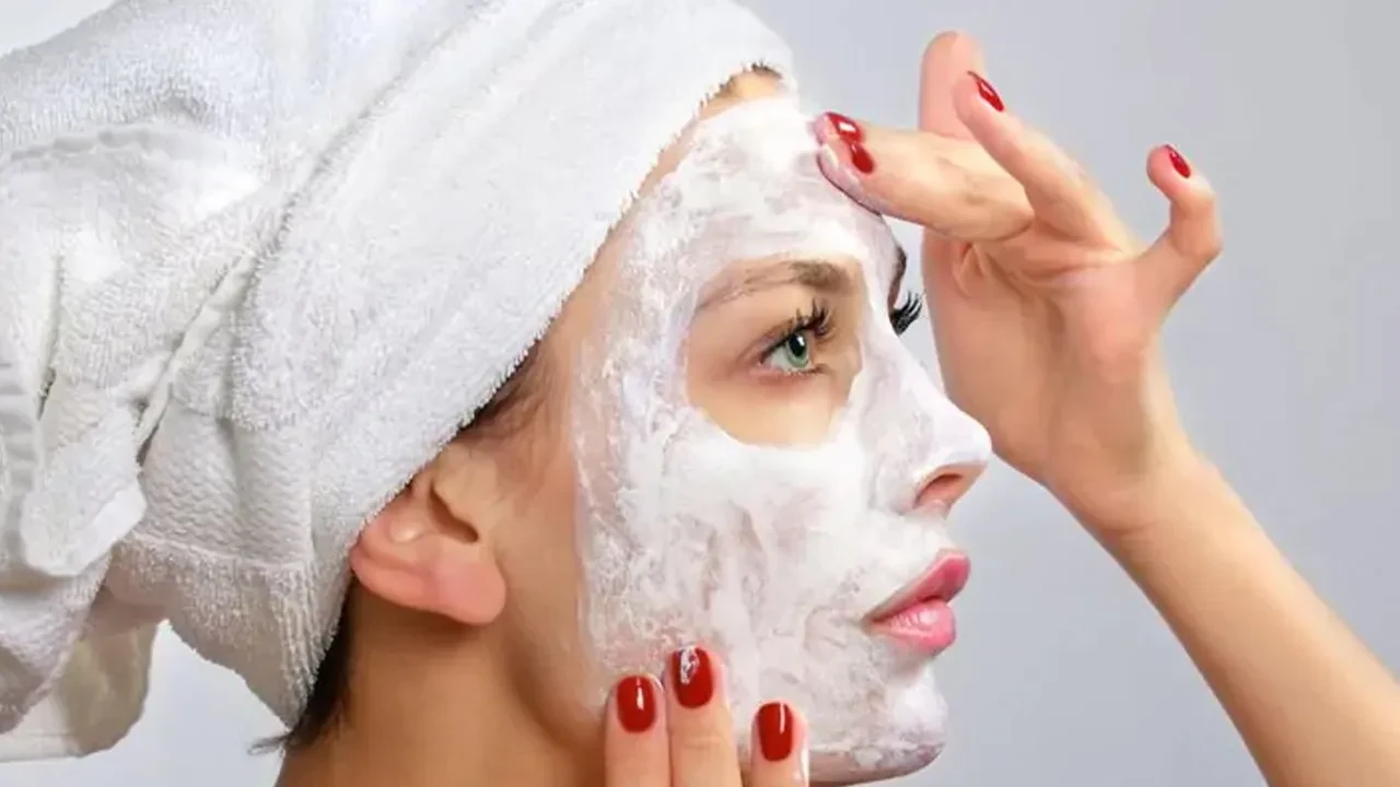 Sivilceli Ciltlere Doğal Maske Önerileri: Akneli ve Sivilceli Cilt Bakımı Evde Nasıl Yapılır?