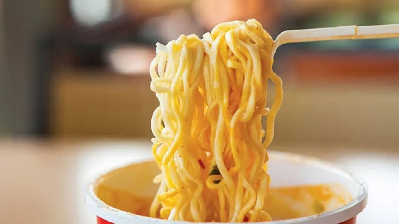 Ucuz ve hızlı karın doyurmanın yöntemi ama dikkat! Mide kanserine sebep olabilir