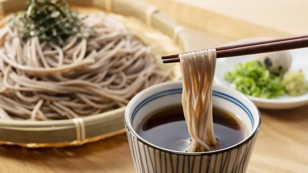 Ucuz ve hızlı karın doyurmanın yöntemi ama dikkat! Mide kanserine sebep olabilir