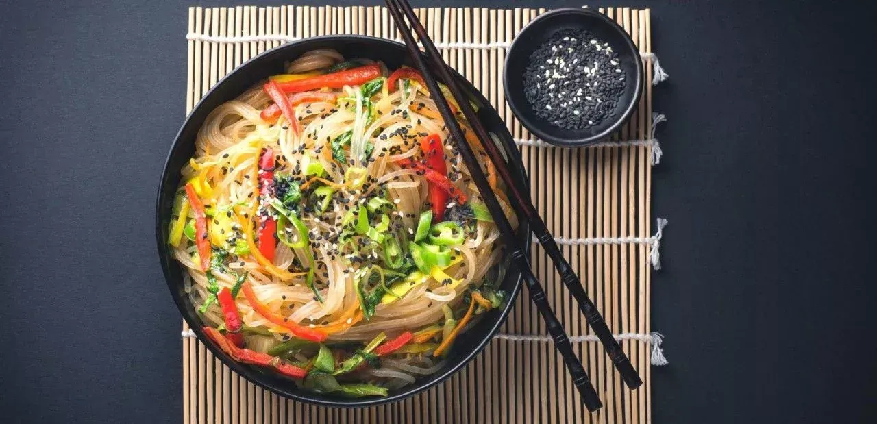 Ucuz ve hızlı karın doyurmanın yöntemi ama dikkat! Mide kanserine sebep olabilir