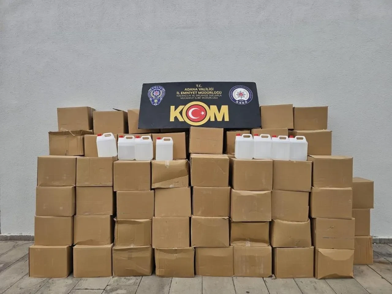 Adana'da eş zamanlı operasyon! Evler silah deposuna dönmüş