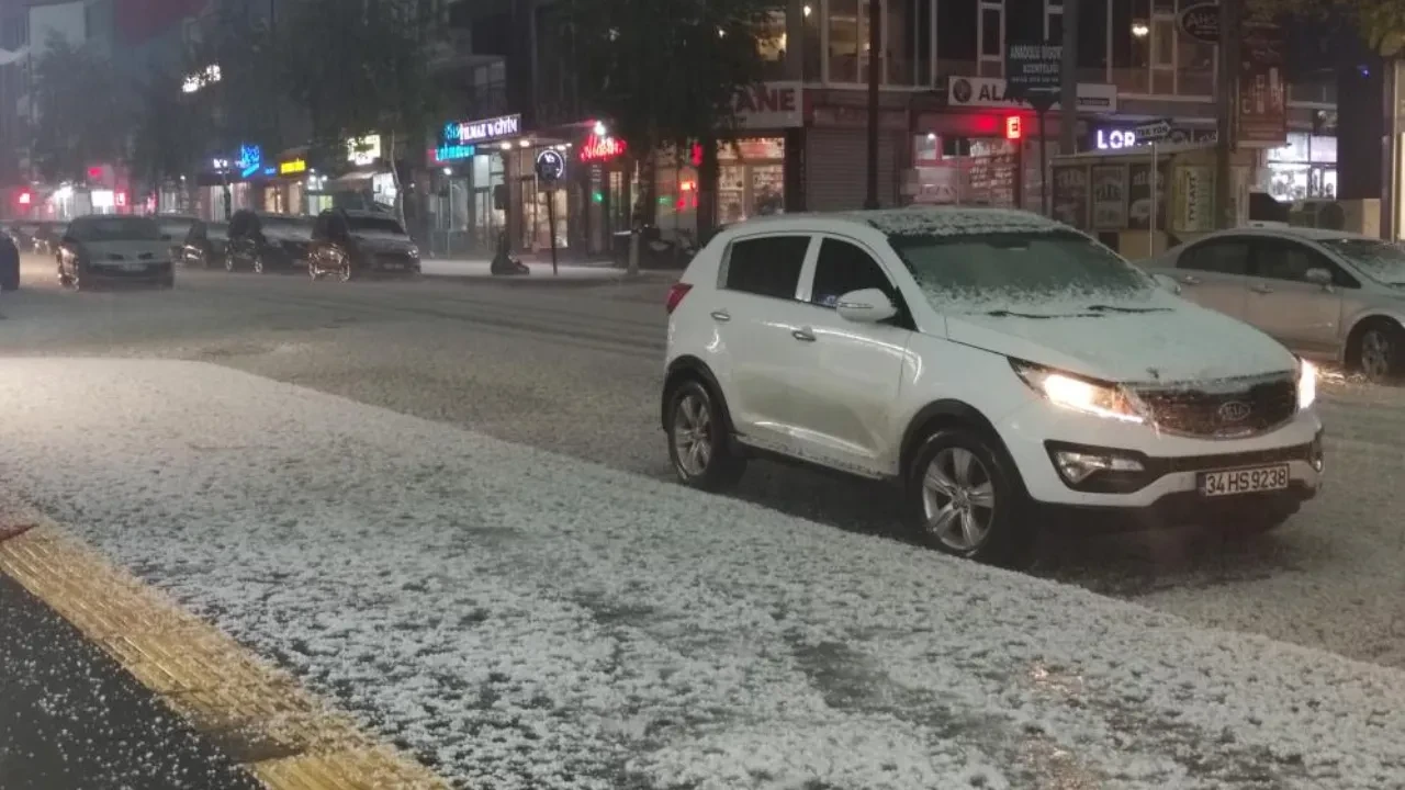Ardahan'a yaz gelmedi! Dolu hayatı felç etti 