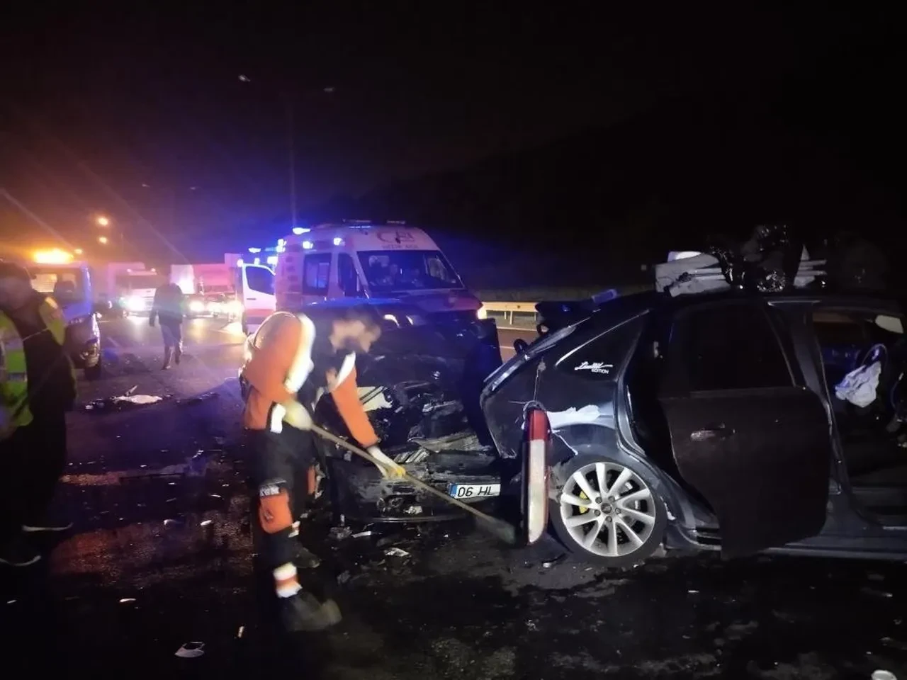 Beykoz'da 5 araç birbirine girdi, ortalık savaş alanına döndü: 7 yaralı