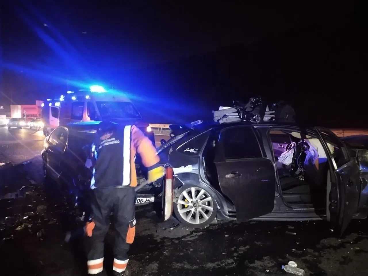 Beykoz'da 5 araç birbirine girdi, ortalık savaş alanına döndü: 7 yaralı