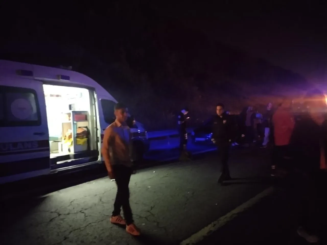 Beykoz'da 5 araç birbirine girdi, ortalık savaş alanına döndü: 7 yaralı