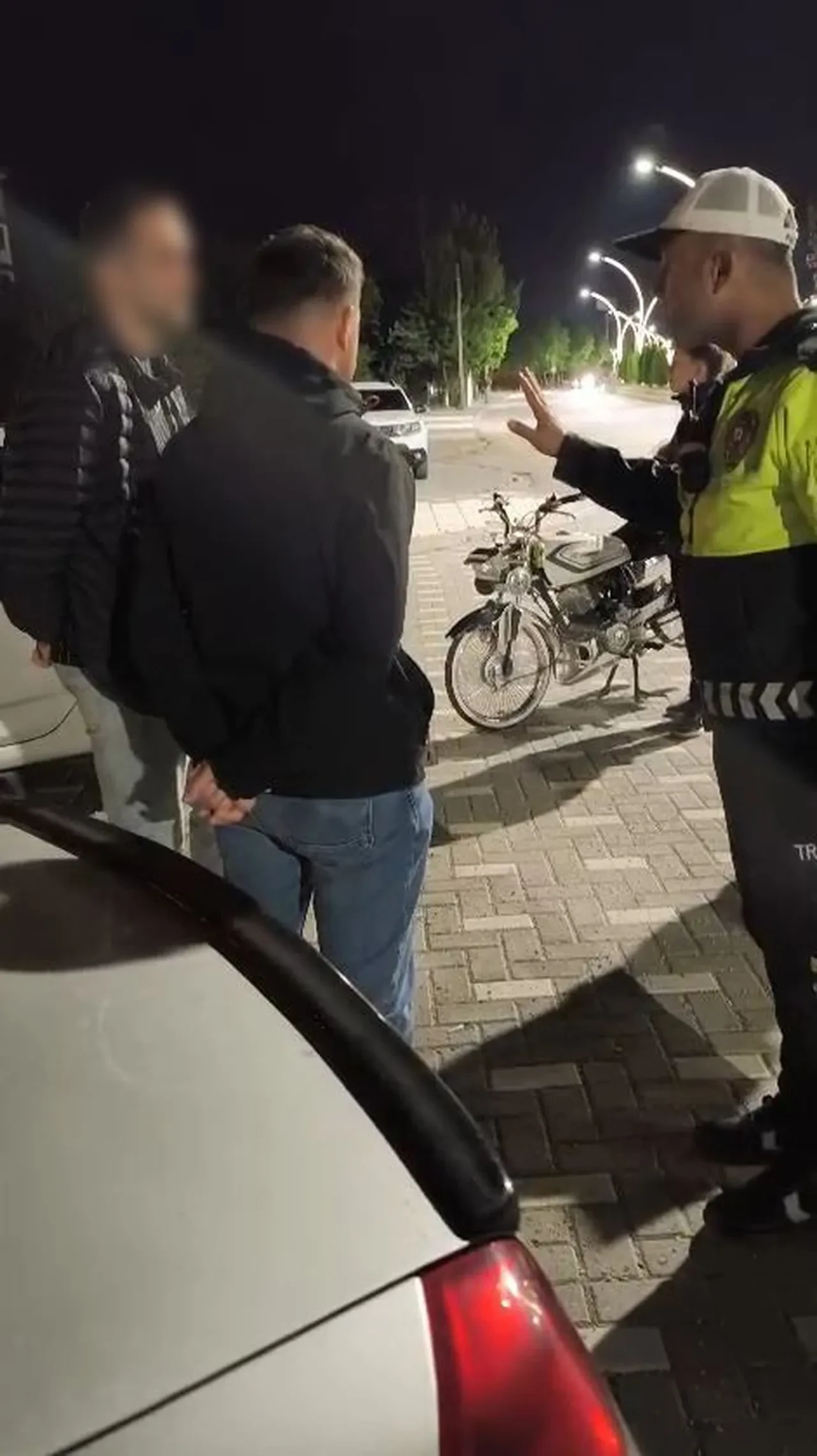 Bisiklet kullanırken 18 bin lira ceza yedi, polisin cevabı net oldu: Bu şekilde eşek bile kullanamazsın