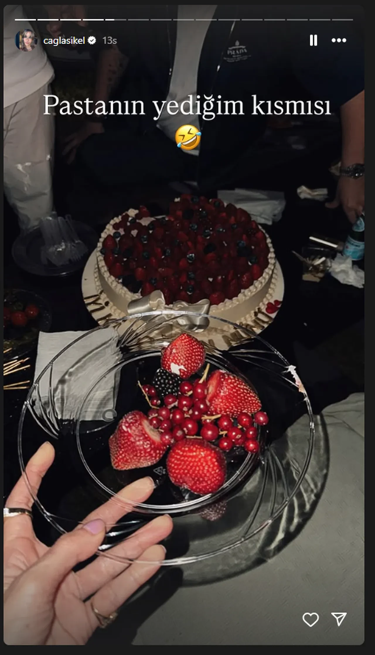 Çağla Şıkel pastanın yediği kısmını paylaştı! Görenler gözlerine inanamadı