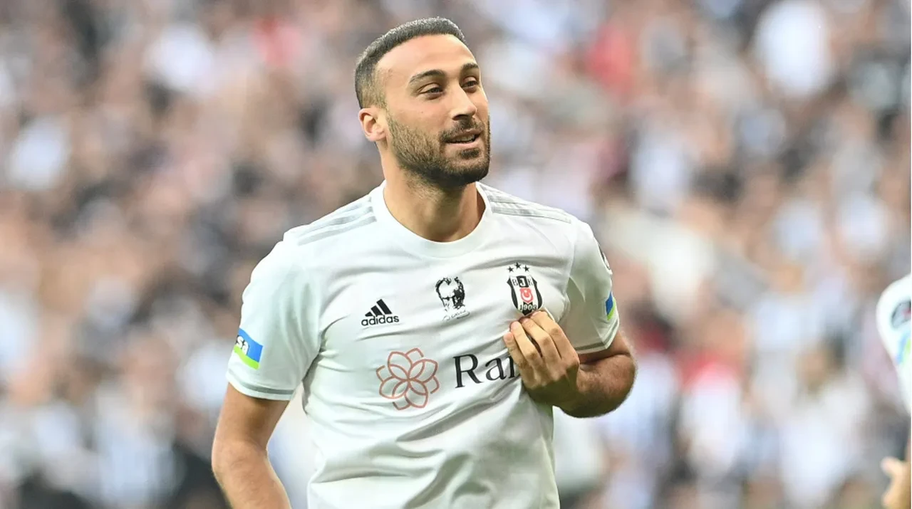 Cenk Tosun Beşiktaş'a geri dönüyor! Fenerbahçe, siyah beyazlı ekiple görüşmelere başladı
