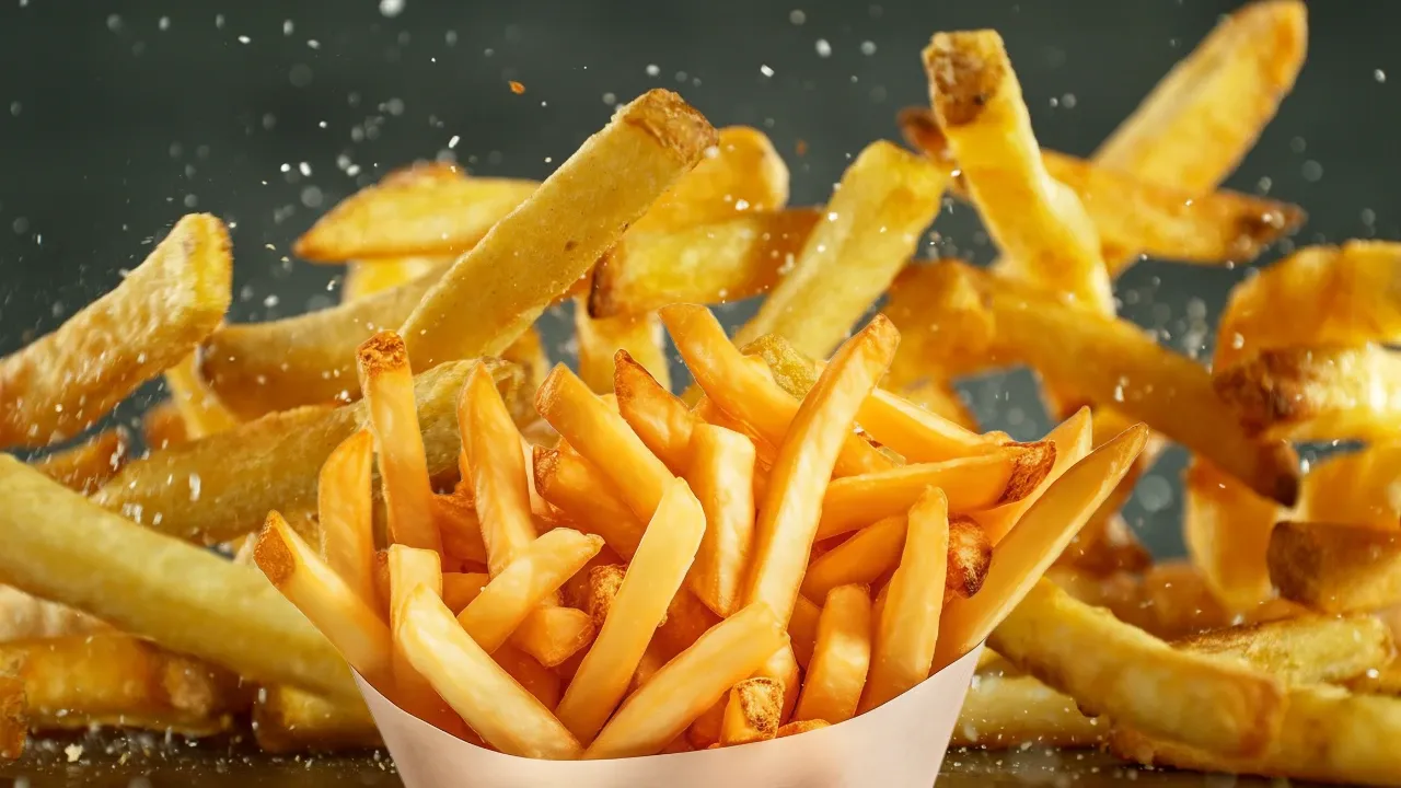 Dışarıda yediğinizin aynısı oluyor! Çıtır çıtır patatesler için 1 kaşık eklemek yetiyor