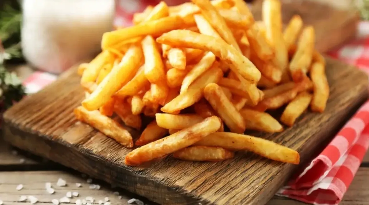 Dışarıda yediğinizin aynısı oluyor! Çıtır çıtır patatesler için 1 kaşık eklemek yetiyor