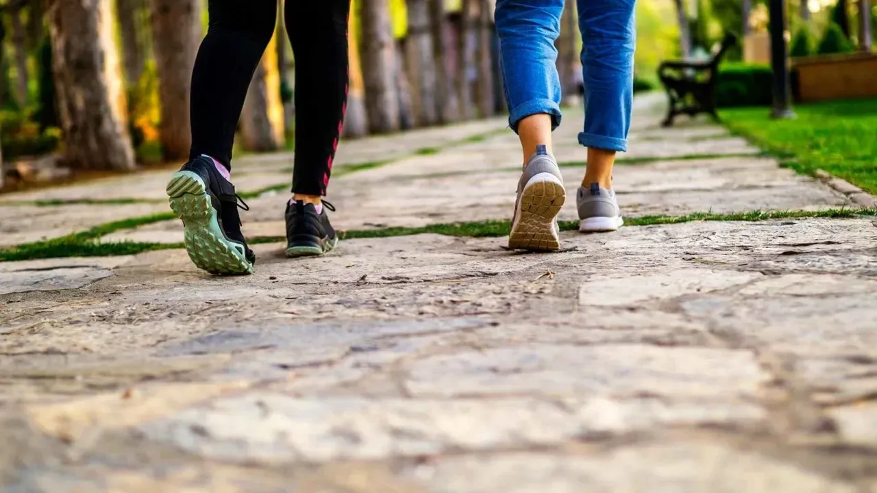 Hem zayıflatıyor hem güçlendiriyor! Japon bilim adamlarının geliştirdiği yürüyüş tarzı