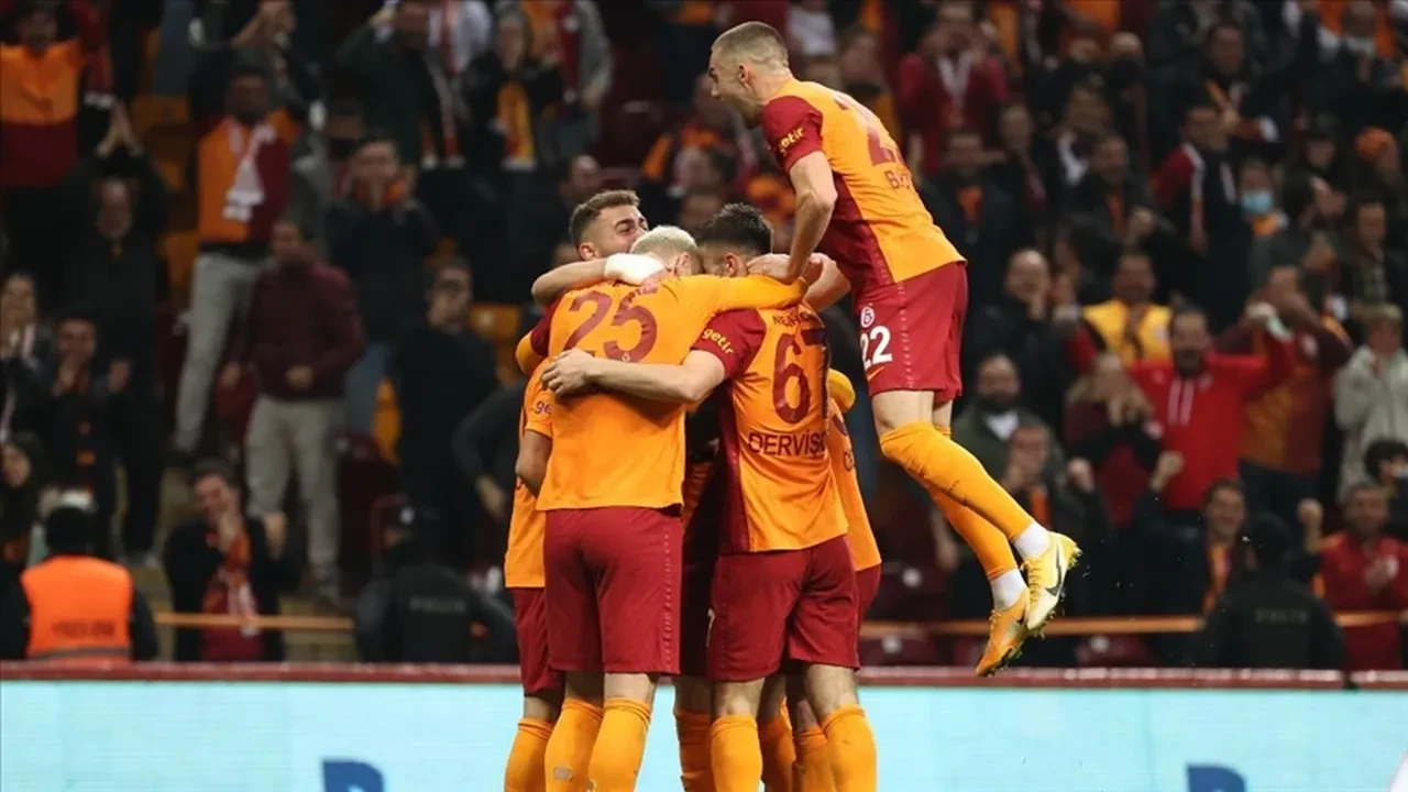 Şampiyonluk kutlayan Galatasaray, 300 milyon lira kazandı