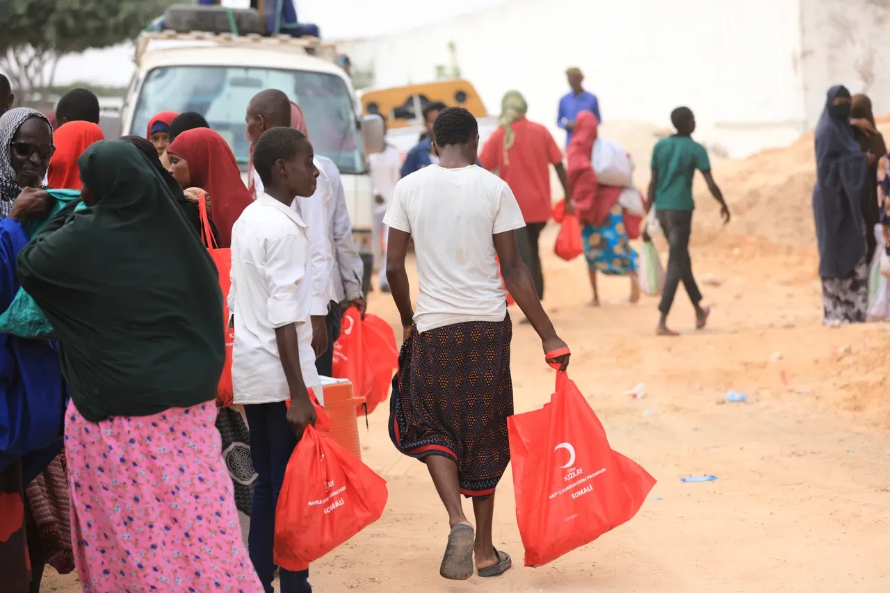 Türk Kızılay, yurt dışı kurban bağışlarınızı ihtiyaç sahiplerine ulaştırıyor