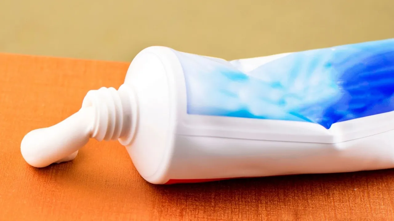 Ustalık gerektirmiyor! Sararan ve matlaşan araba farlarını ilk günkü gibi yapıyor