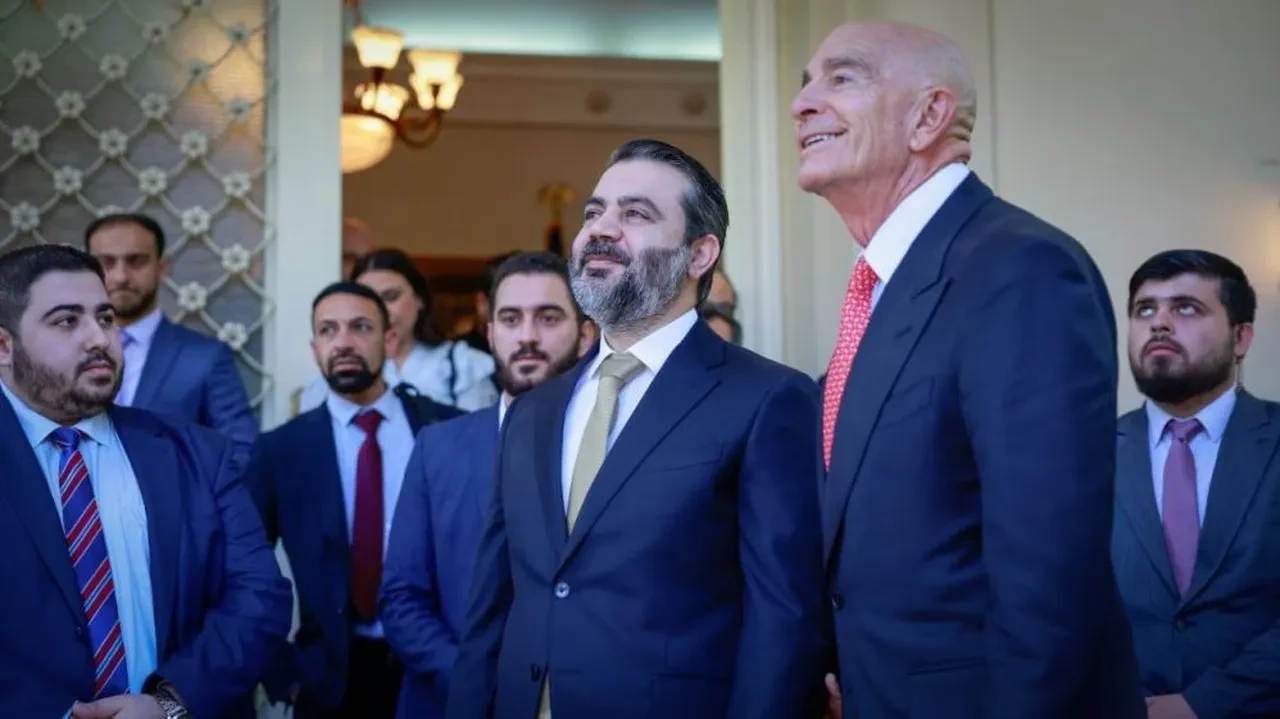 ABD bayrağı 13 sene sonra Şam Büyükelçiliğinde göndere çekildi