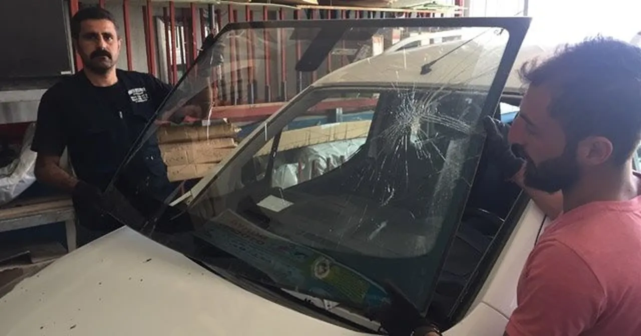 Arabanızın ön camındaki çatlağı yok ediyor! Otomobil ustalarının gizli taktiği