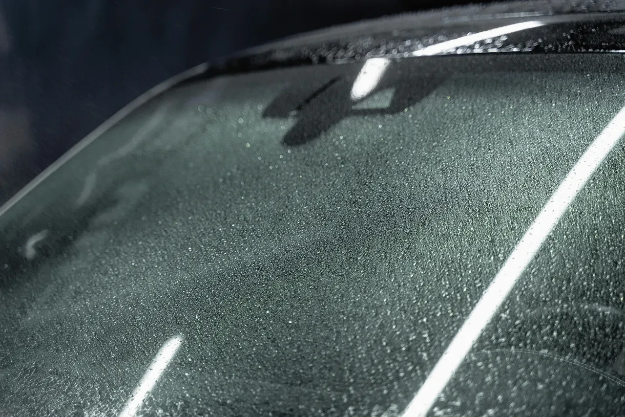 Arabanızın ön camındaki çatlağı yok ediyor! Otomobil ustalarının gizli taktiği