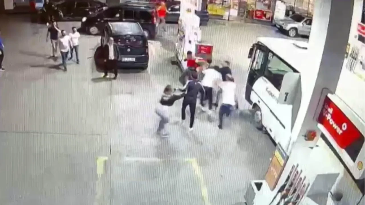 Benzinlikte aile boyu magandalık! Hastanelik edene kadar dövdüler 