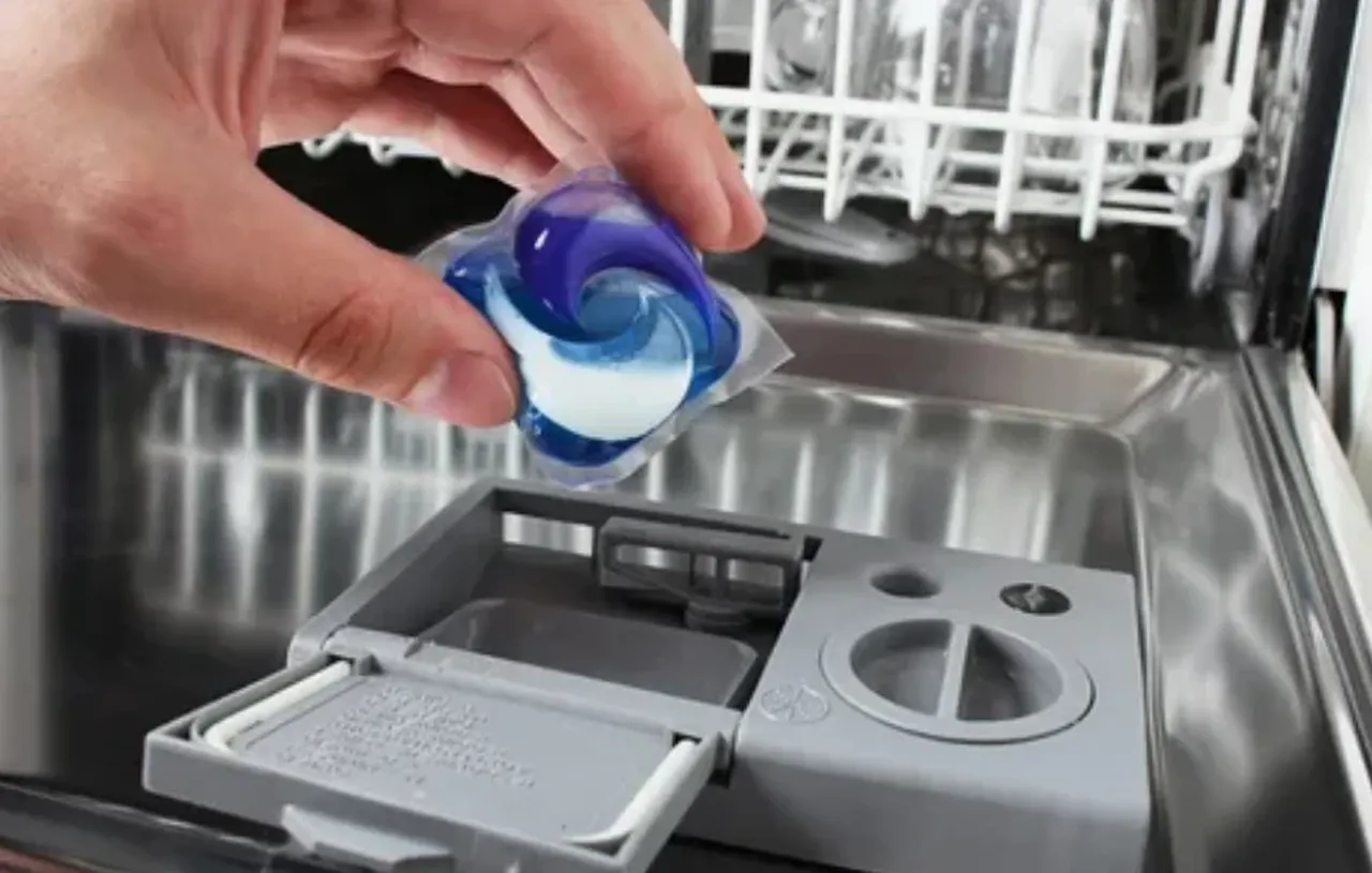 Bulaşık makinesinin düzgün yıkamamasının nedeni bunlarmış! Artık bardaklarınız pırıl pırıl olacak 