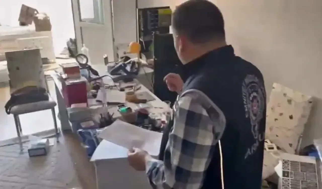 Casus kamera skandalı! Neredeyse tüm Türkiye'yi izlemiş: Evden çıkanlar şoke etti