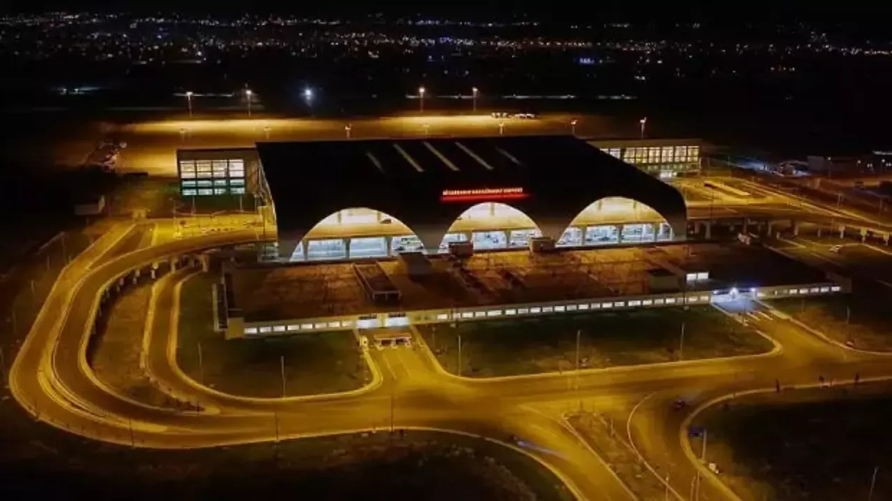 Diyarbakır'da havalimanı uçuş trafiğine kapatıldı!