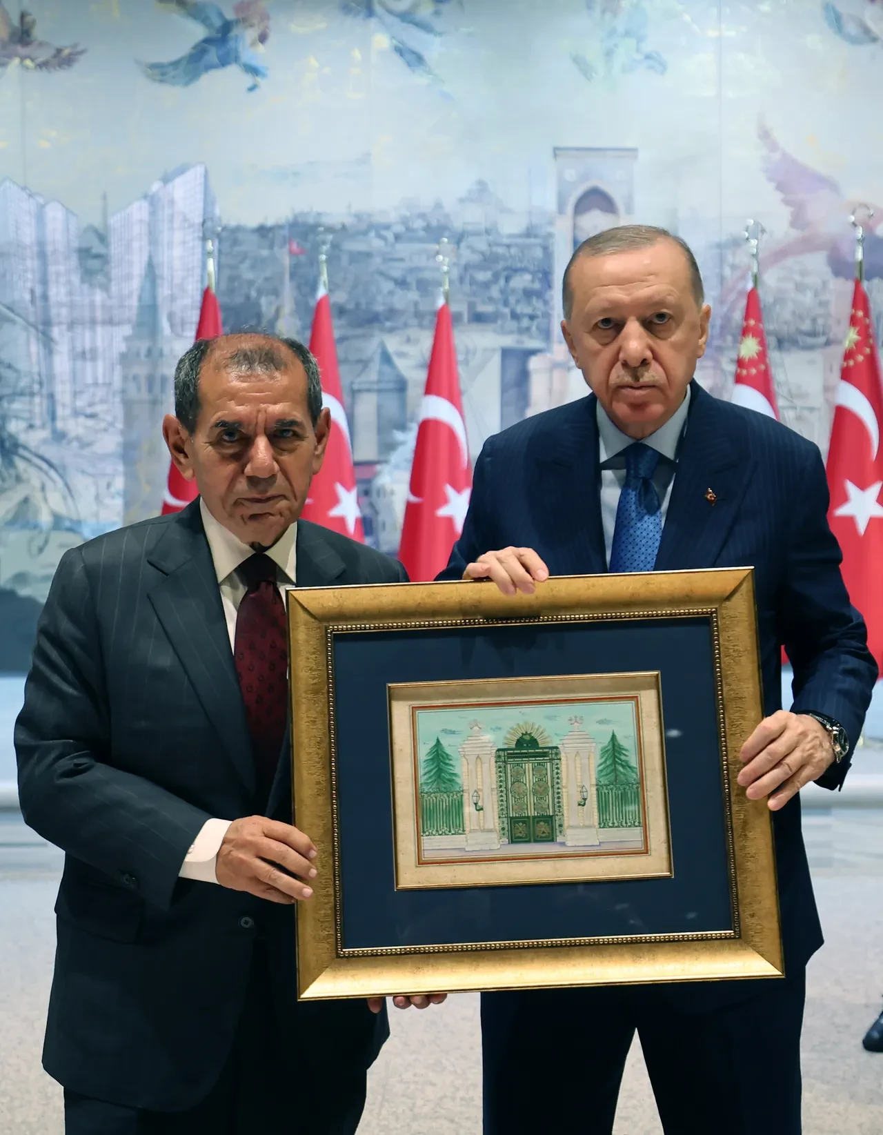 Erdoğan şampiyon Galatasaray'ı kabul etti! Muslera'dan veda hediyesi