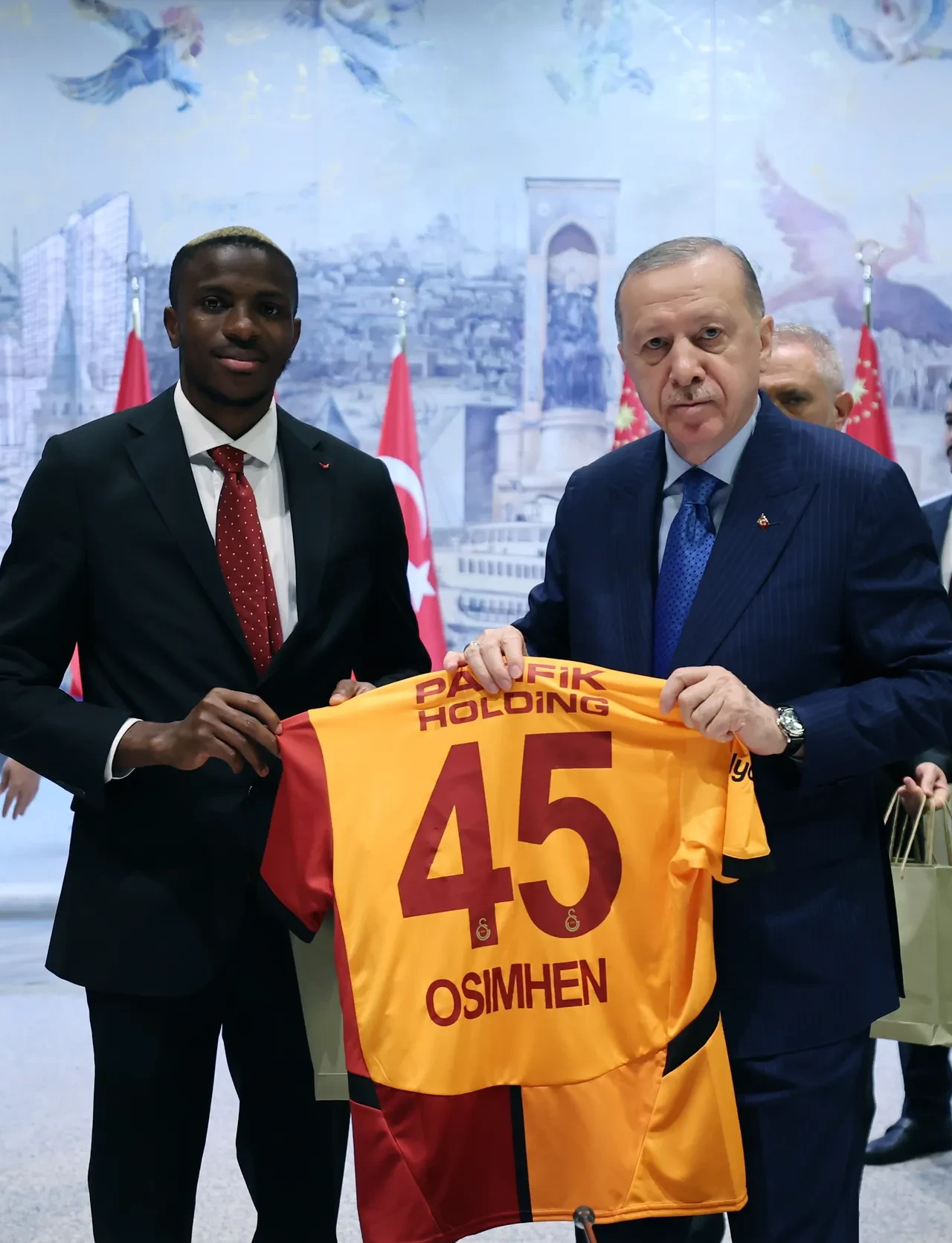 Erdoğan şampiyon Galatasaray'ı kabul etti! Muslera'dan veda hediyesi