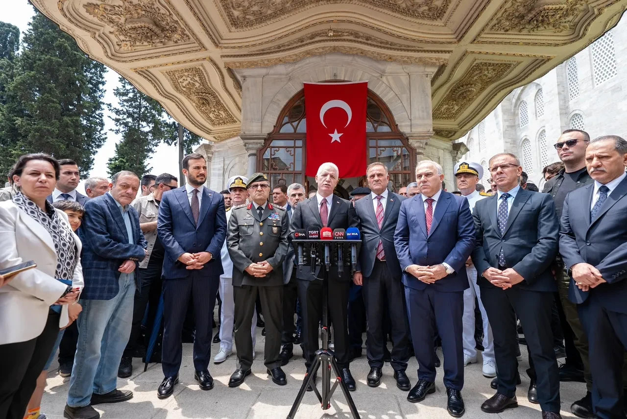Fatih Sultan Mehmet Han kabri başında dualarla anıldı