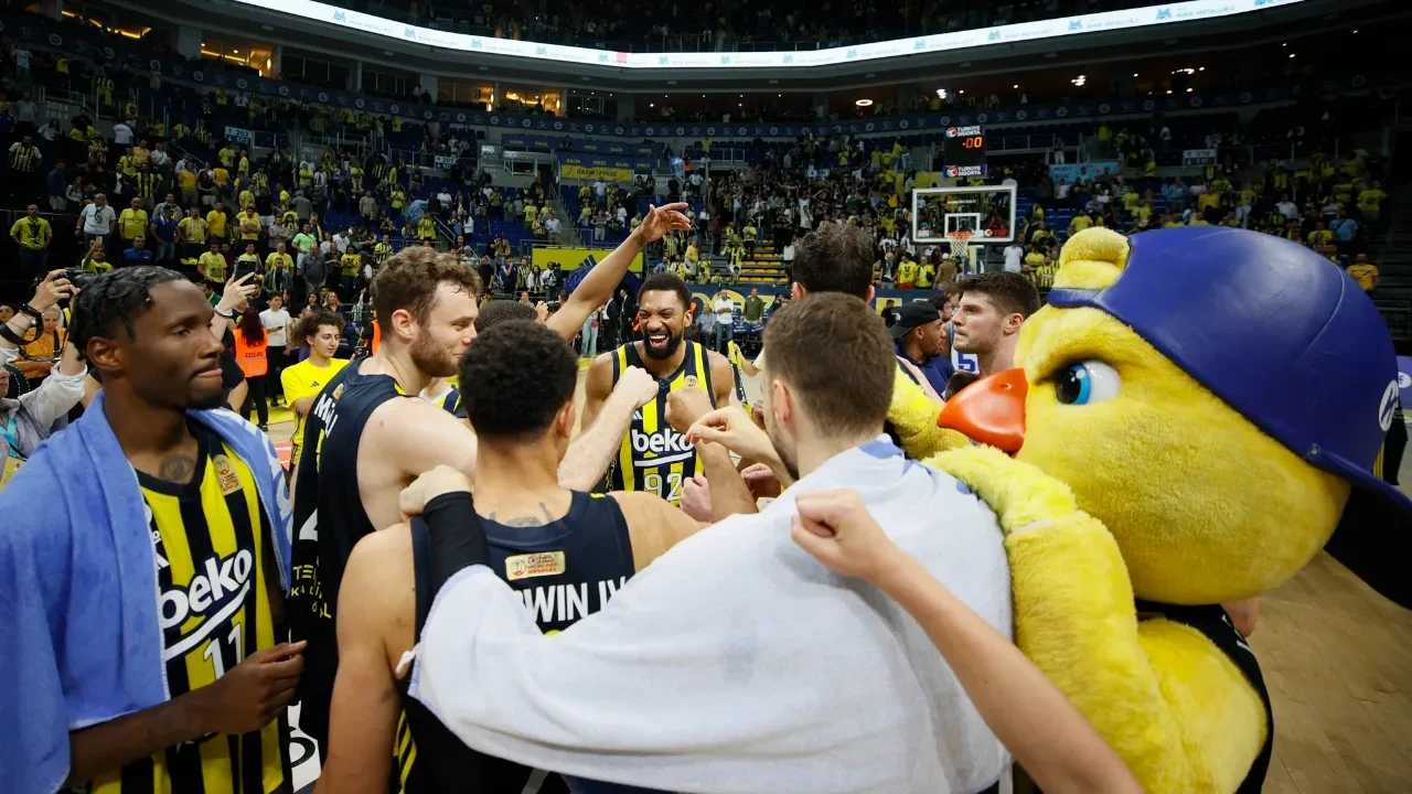 Fenerbahçe Beko Türk Telekom'a fark attı: Avrupa Şampiyonu lige hatasız döndü! 