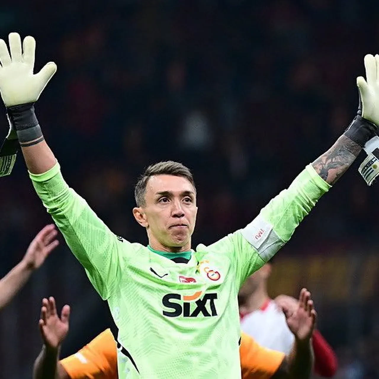 Fernando Muslera Galatasaray'a gözyaşlarıyla veda etti: Yarın son maçım