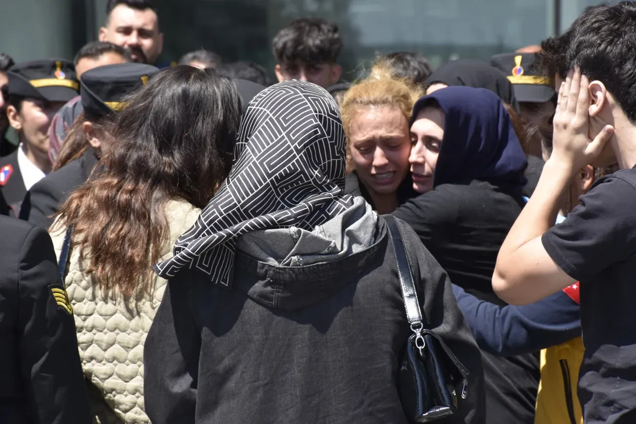 Günün en acı karesi! Şehit astsubay gözyaşlarıyla toprağa verildi