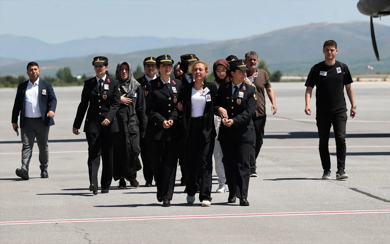 Günün en acı karesi! Şehit astsubay gözyaşlarıyla toprağa verildi