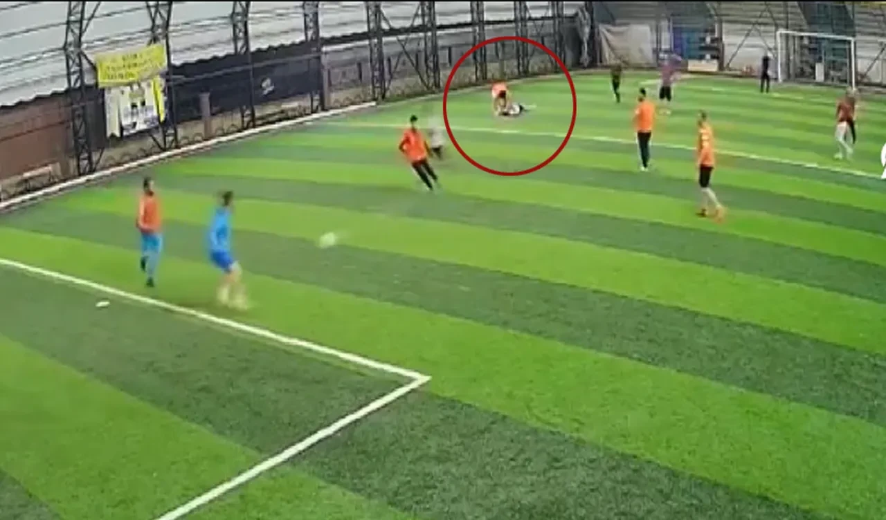 Halı sahada acı olay! 24 yaşındaki genç hayatını kaybetti